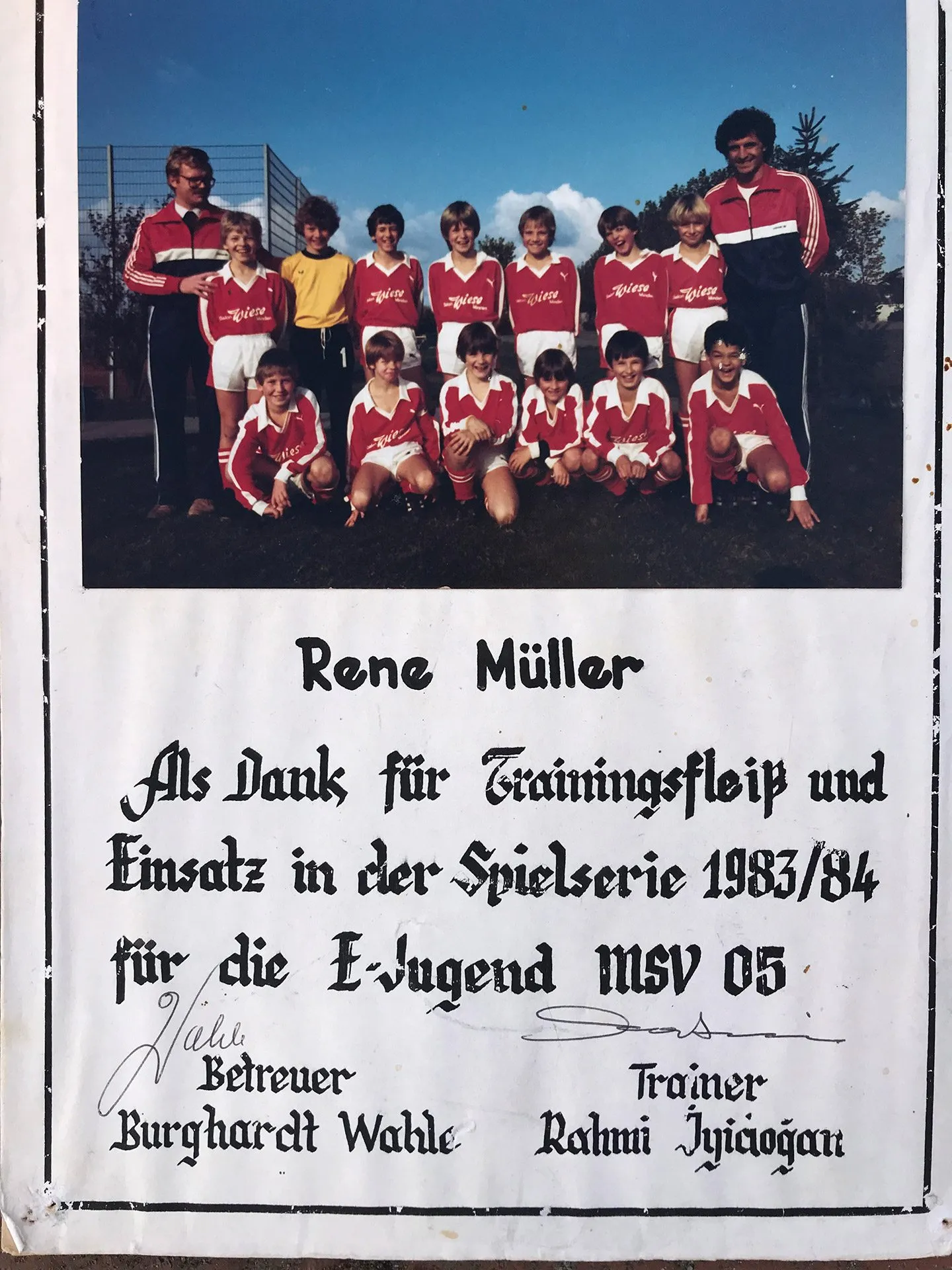 Urkunde der E-Jugend der Mindener Spielvereinigung 05 aus der Spielserie 1983/84 mit Mannschaftsfoto
